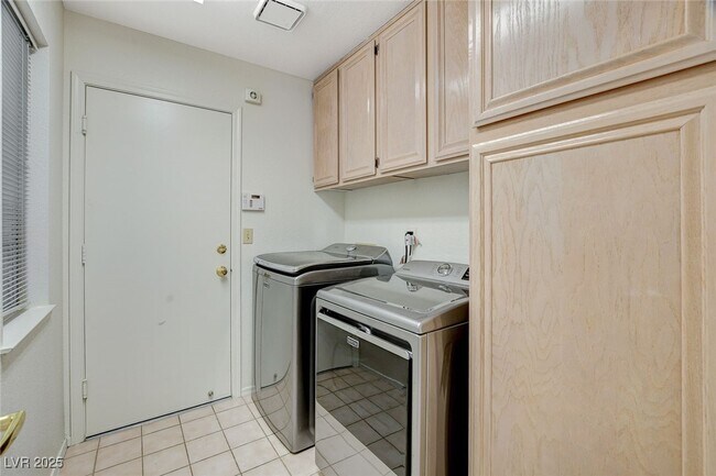 Building Photo - 4432 Crimson Leaf Dr