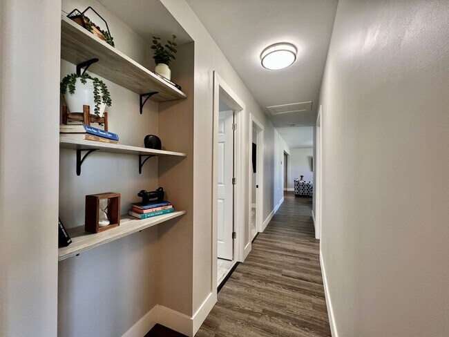 Building Photo - Quaint 4 Bedroom furnished Ranch Home in Mason Ohio