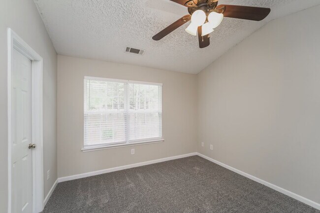 Building Photo - 16927 Greenlawn Hills Ct