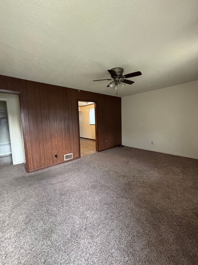 Building Photo - 2 Bedroom Home