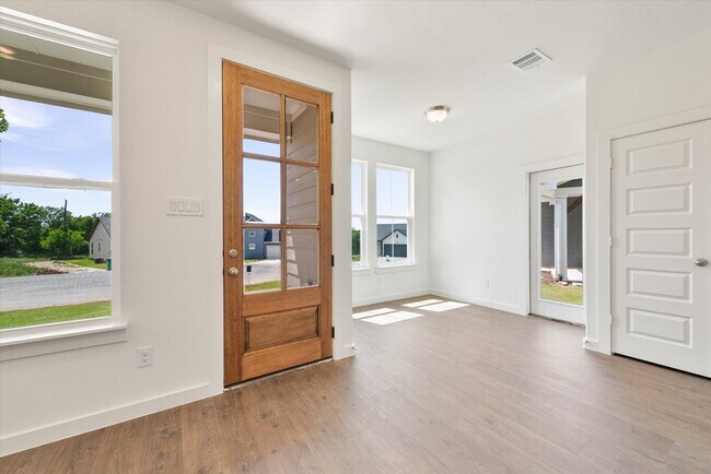 Building Photo - 1230 Elm Ct