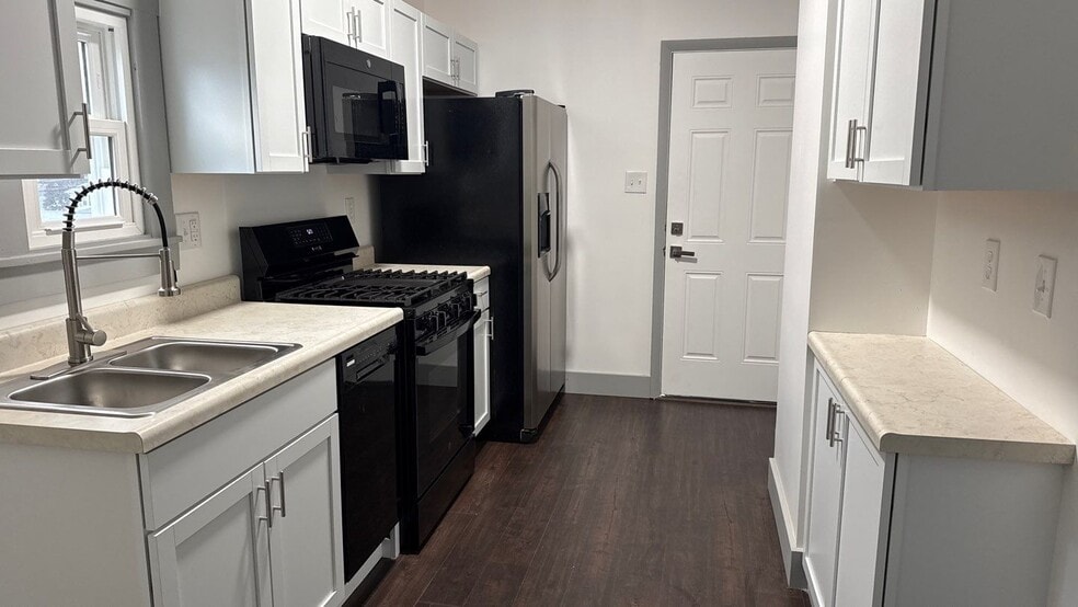 Building Photo - 46 Broadway Ave