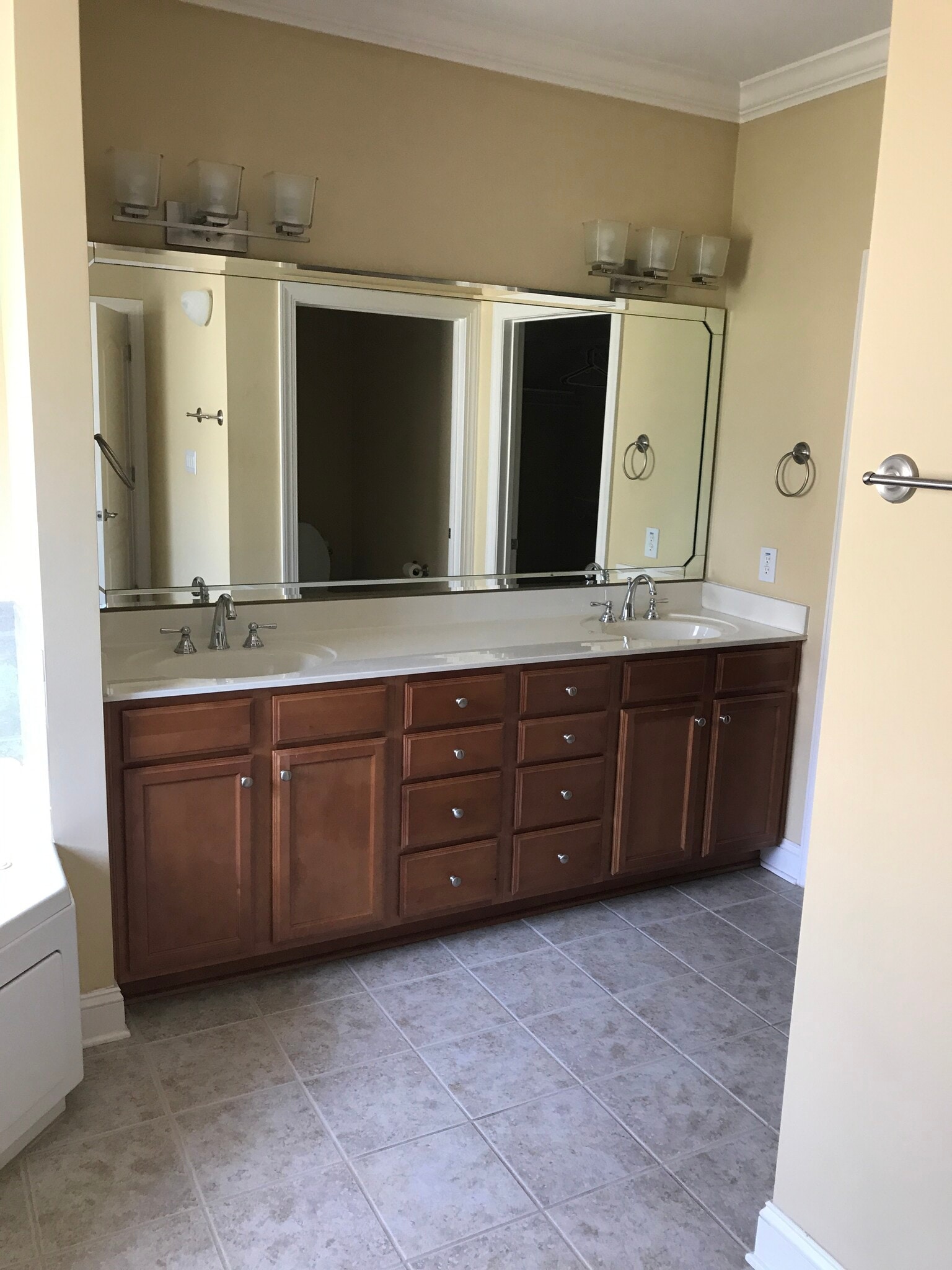 Duel vanity sinks, lots of storage - 1931 Dante Ln