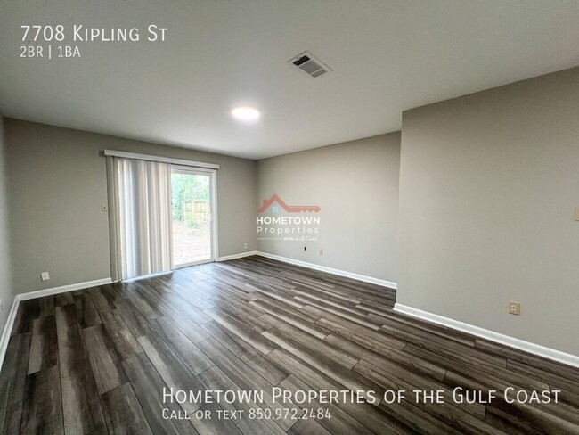 Building Photo - Charming 2-Bedroom Duplex in Pensacola