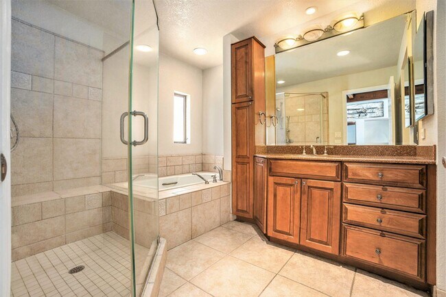 Building Photo - 109 Carob Ln