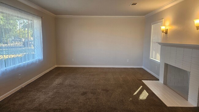 Building Photo - WOW!  Very Nice Updateds 3/1 Near Chestnut...