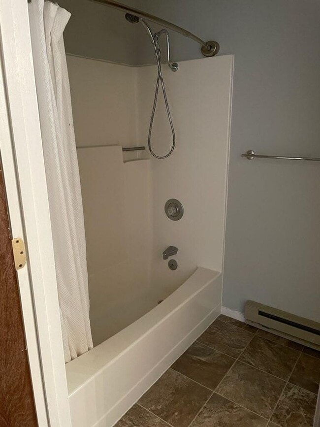 Building Photo - 2 story condo with single car garage- cat ...
