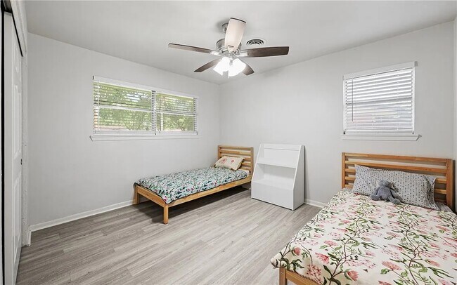 Building Photo - 5729 Abby Dr