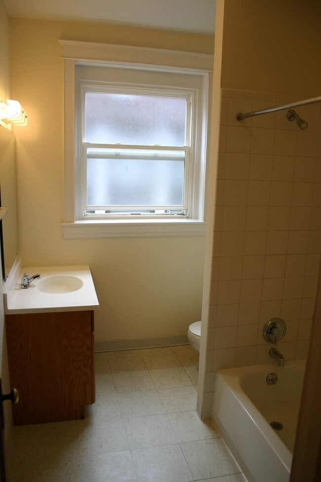 Building Photo - 5861 Nina Pl