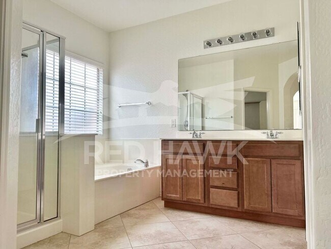 Building Photo - 1057 E Sourwood Dr