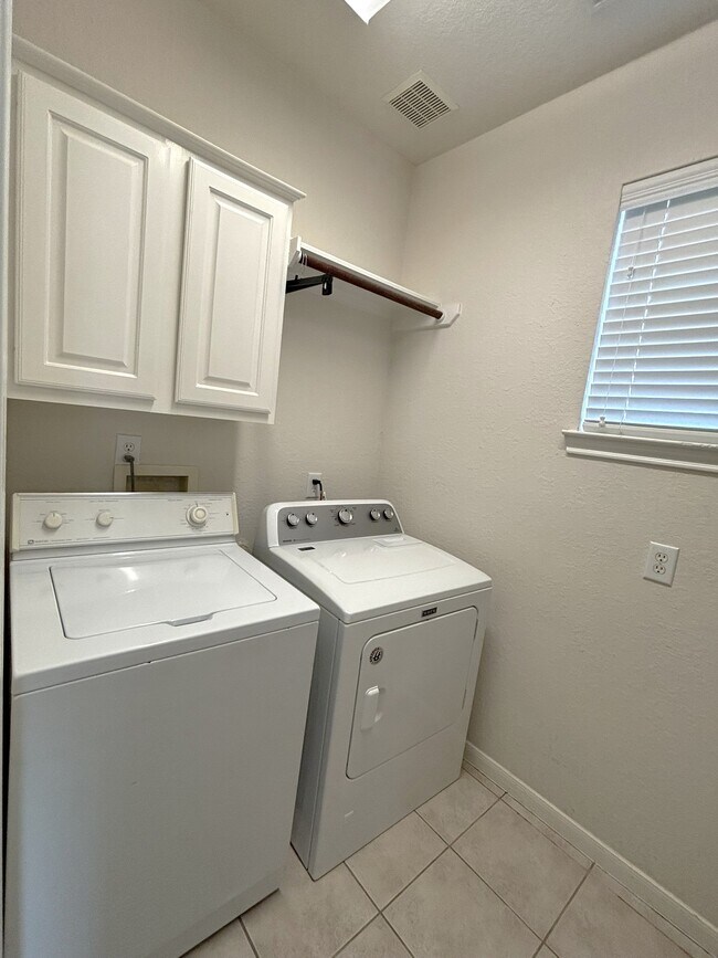 Building Photo - 19538 Piney Lake Dr