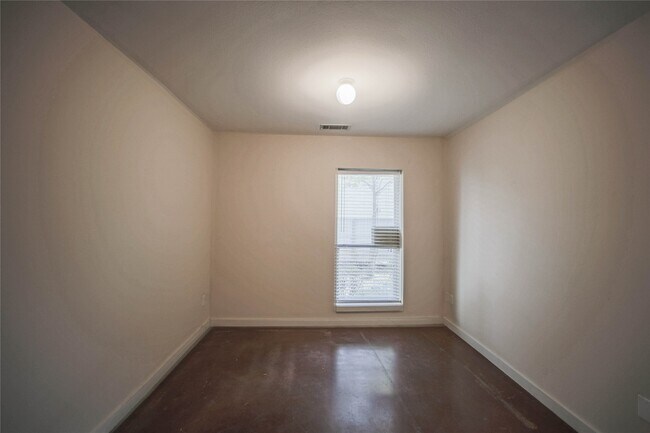 Building Photo - 6913 Yellowstone Way Dr