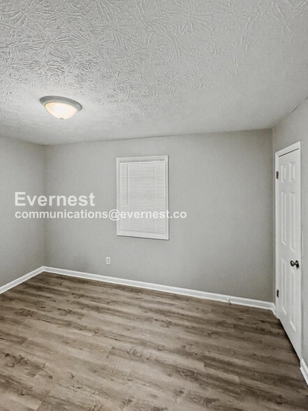 Building Photo - 800 Cedar Lake Dr SE