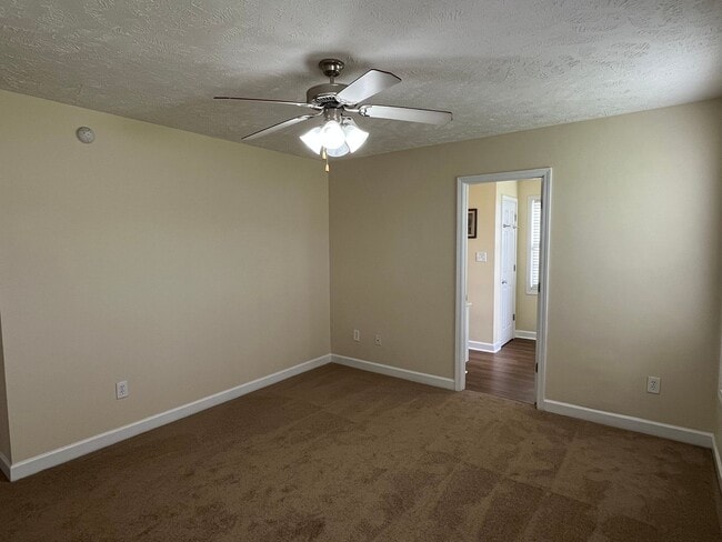 Building Photo - Very nice 4 bed/2 bath home in Raeford
