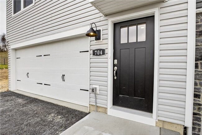 Building Photo - 704 Olivia St