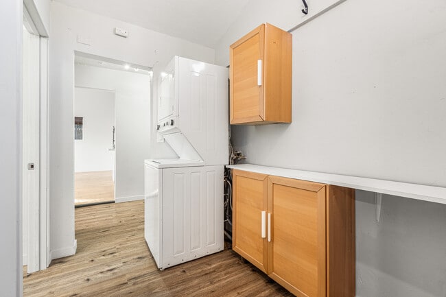 Building Photo - 506 Palomar Ave