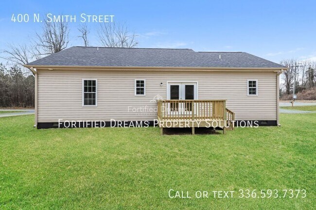 Building Photo - 400 N Smith St