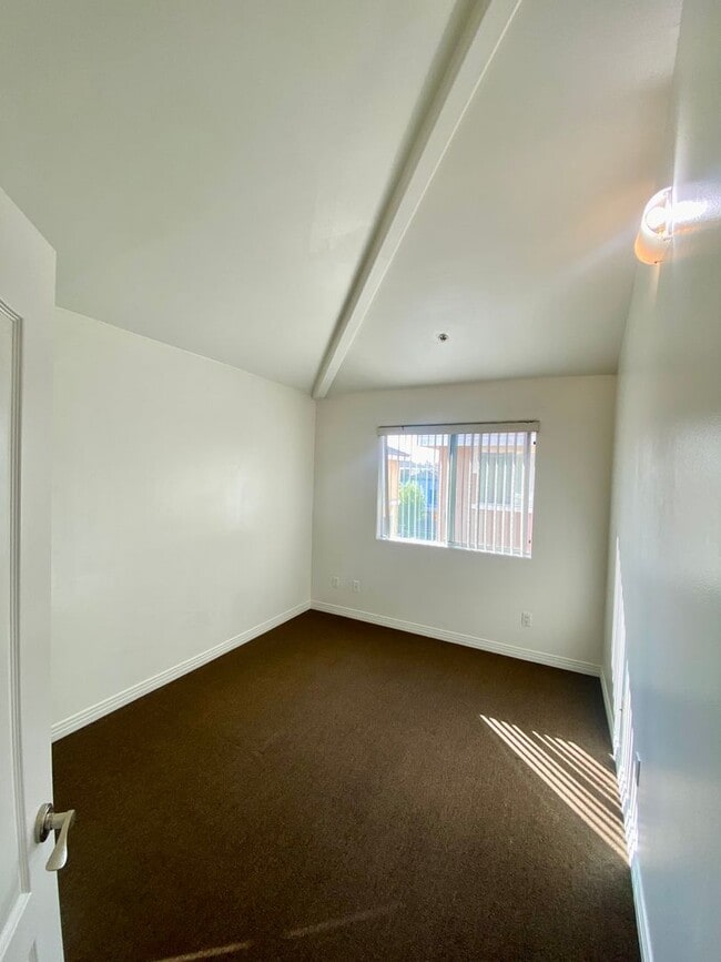 Building Photo - Spacious 4 Bed, 3 Bath Townhouse in Torrance $3,850