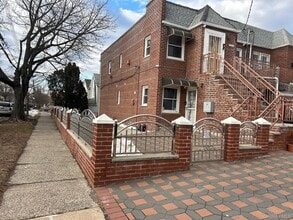 Building Photo - 9801 Seaview Ave