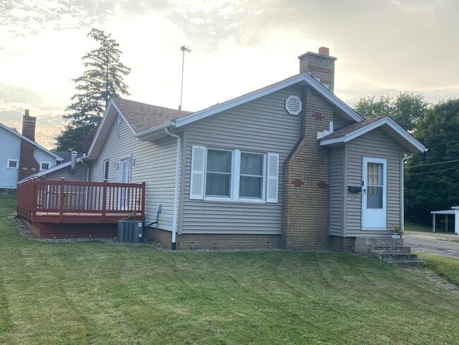 Building Photo - 2617 Maple Ave NE