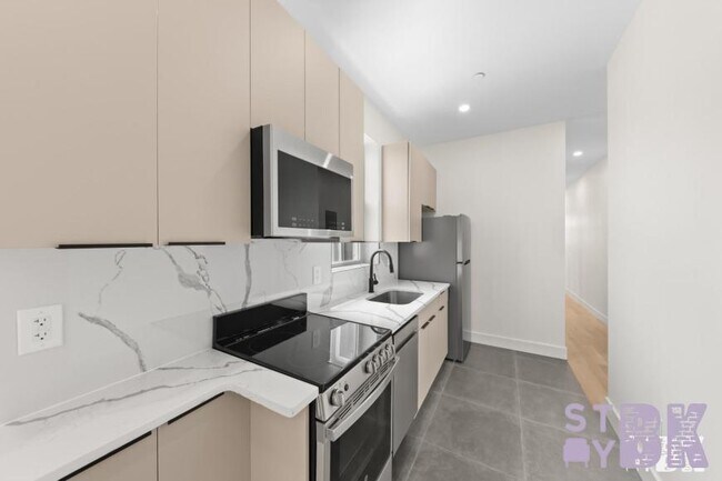 Building Photo - 3 bedroom in RIDGEWOOD NY 11385
