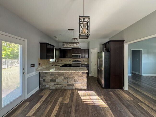 Building Photo - Attractive 3 Bed 2 Bath Home in Westgate