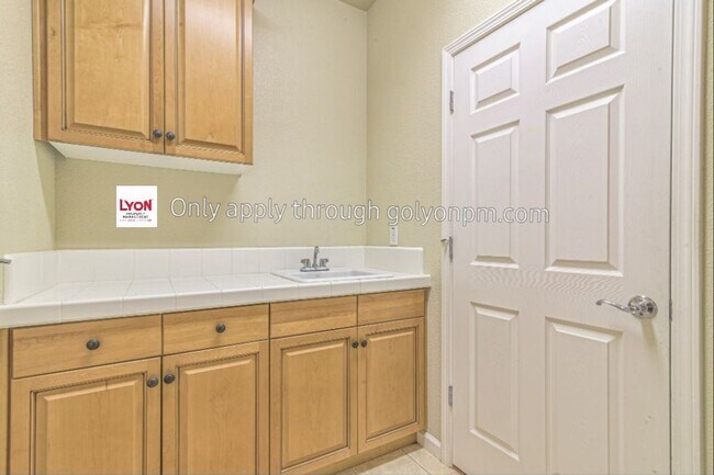 Building Photo - 4 br, 3.5 bath House - 390 Lanfranco Circle