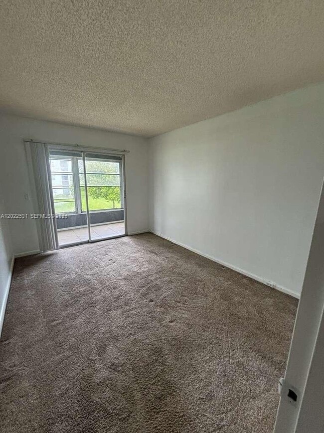 Building Photo - 531 Fanshaw M