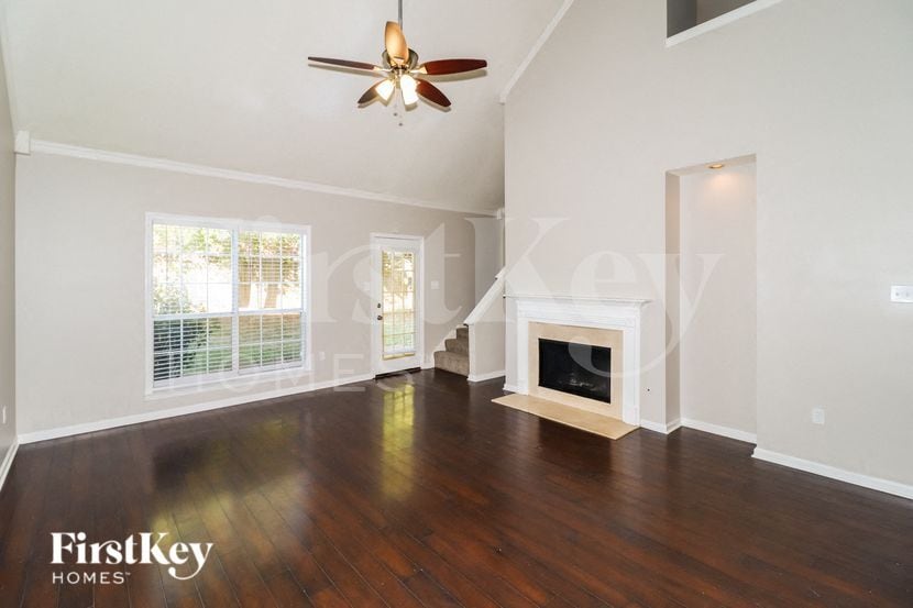 Building Photo - 8668 Pantherburn Cir N