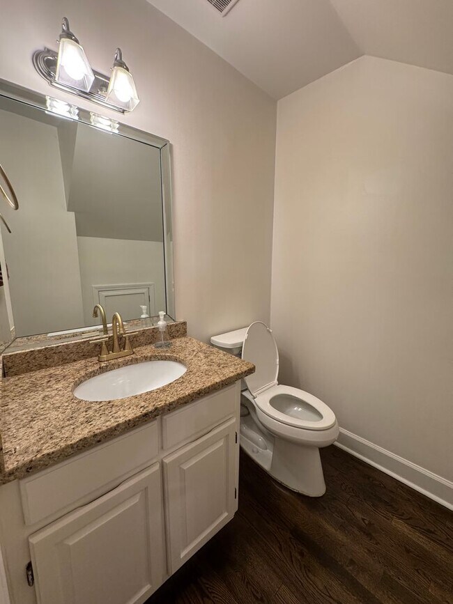 Building Photo - Nice Brick 2/2.5 Townhome in Atlanta- $2,750
