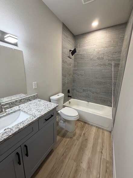 Building Photo - 2656 Locust Ave