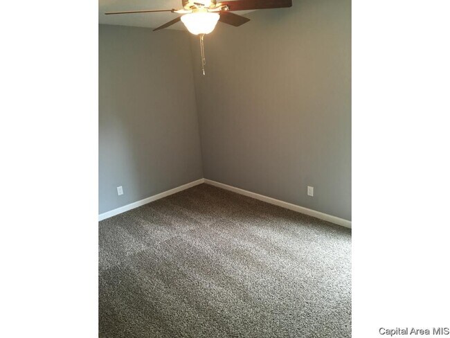 Building Photo - Beautiful 3 Bedroom Mid Century Modern Hom...