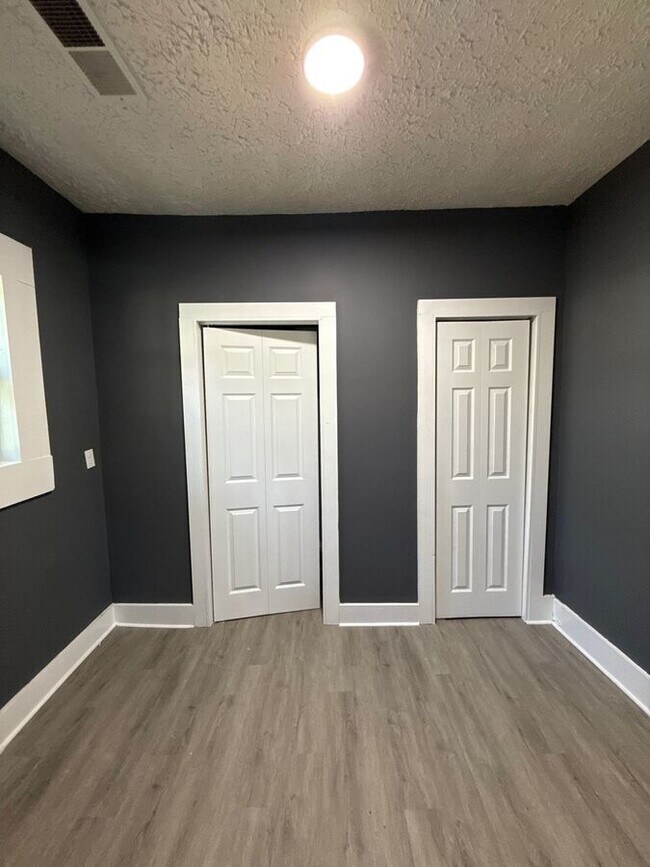 Building Photo - 3164 Yale Ave