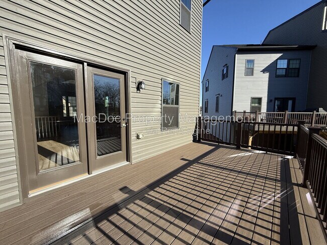 Building Photo - 1100 Rampart Dr