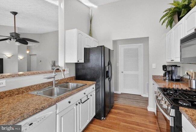 Building Photo - 2443 Blue Spring Ct