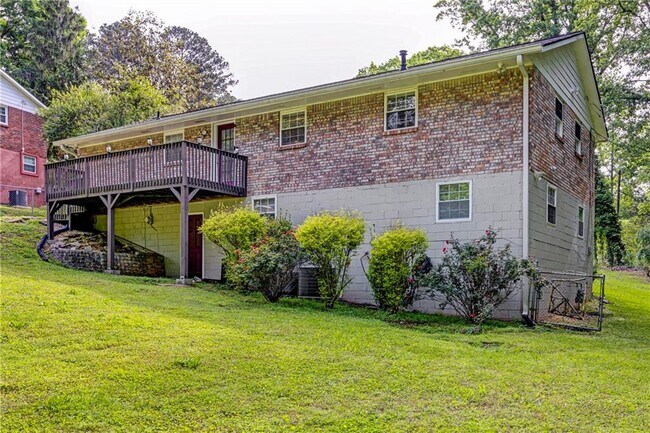 Building Photo - 3440 Oregon Trail SW