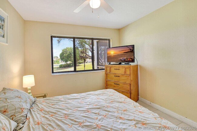 Building Photo - 5715 Fairway Park Dr