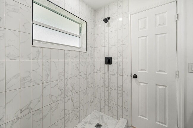 Building Photo - 908 Hibiscus Dr