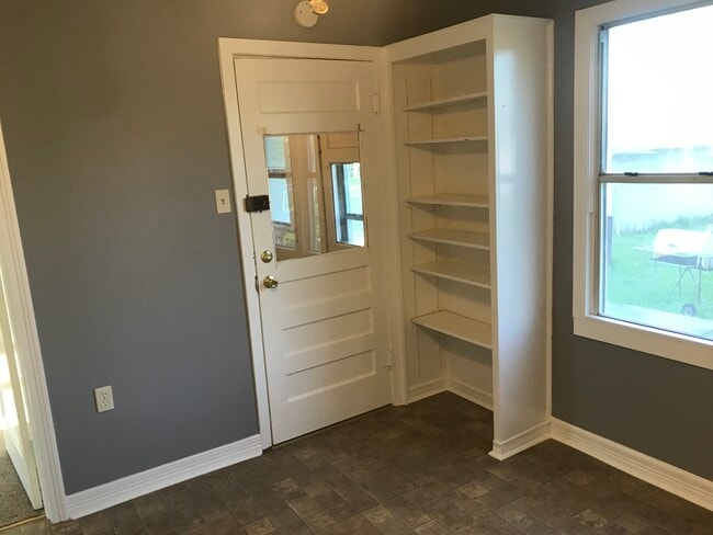 Building Photo - 1814 Buck St