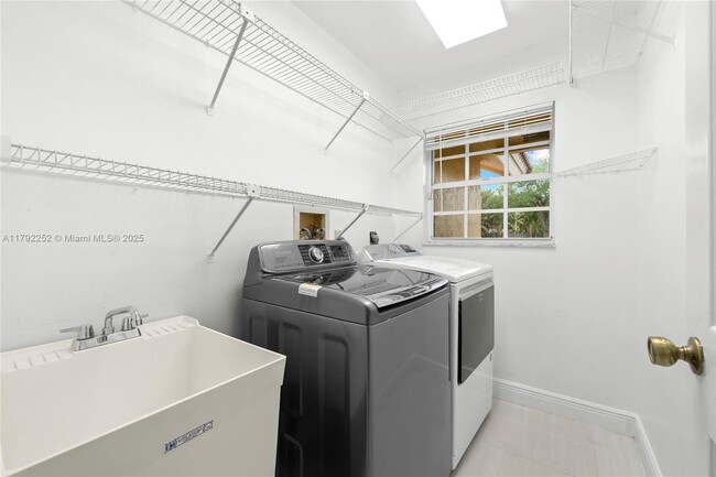 Building Photo - 1400 SW 54th Ave
