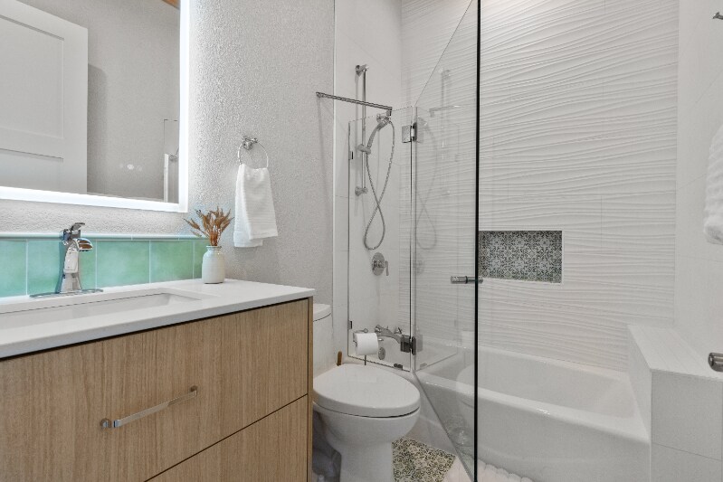 Building Photo - 2108 Valente Cir