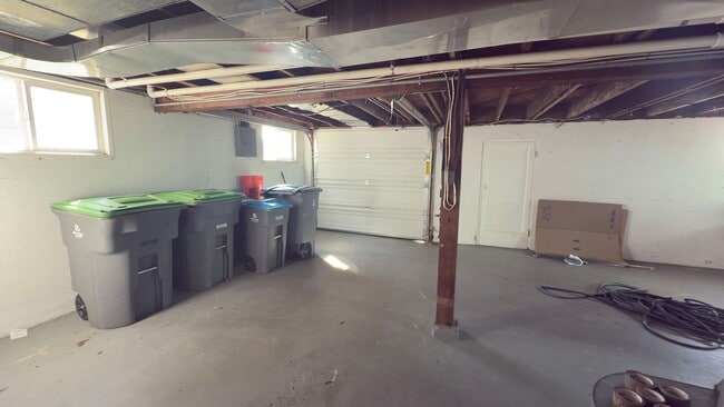 Building Photo - 627 W Marine Dr