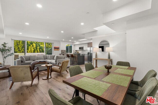 Building Photo - 4806 Sylmar Ave