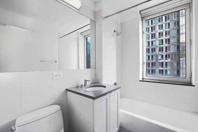 Building Photo - 3 bedroom in New York NY 10036