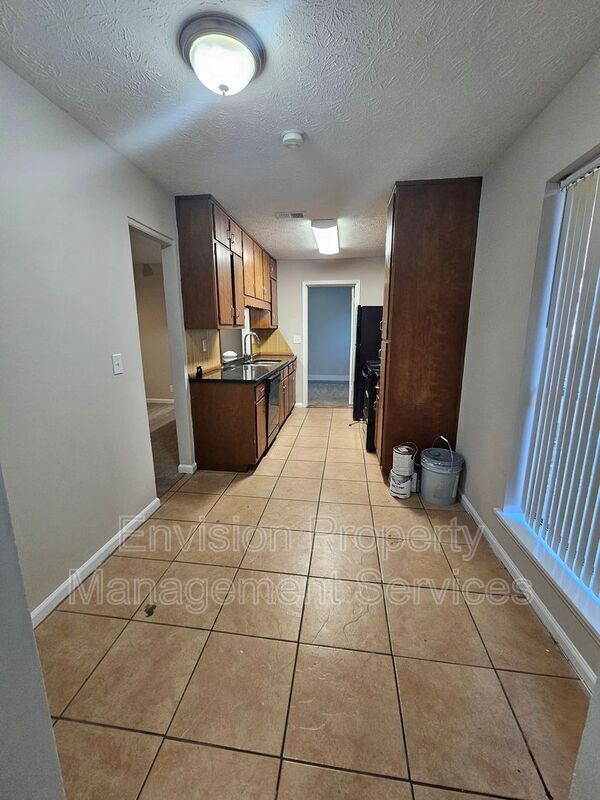 Building Photo - 2987 Medina Dr