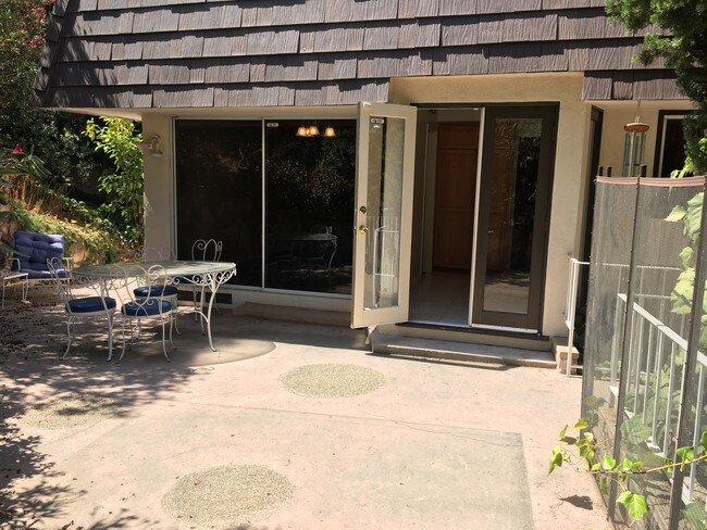 Access to outside from breakfast nook - 17218 Escalon Dr