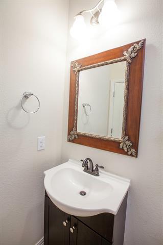 Building Photo - 5601 Fremont Dr
