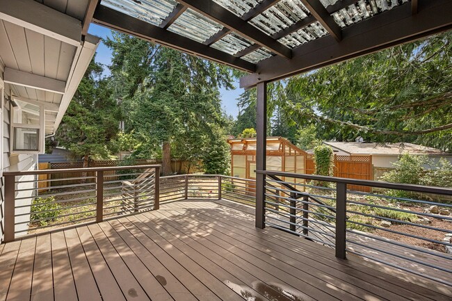 Building Photo - Beautifully Remodeled 3 Bed/2 Bath Edmonds...