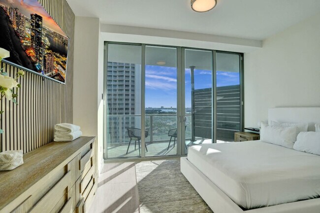 Building Photo - 3100 N Ocean Dr