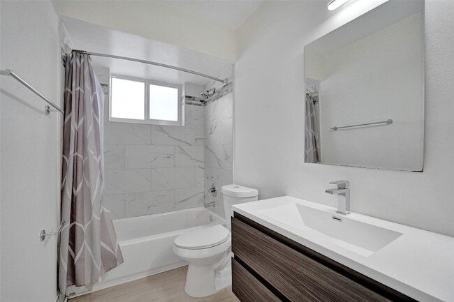 Building Photo - 4001 N 41st Ct